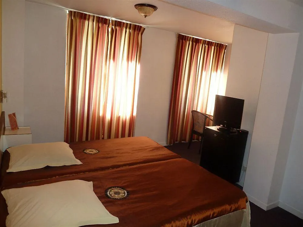 Hotel & Spa Bellevue Bagnères-de-Luchon 2*,  Frankrike