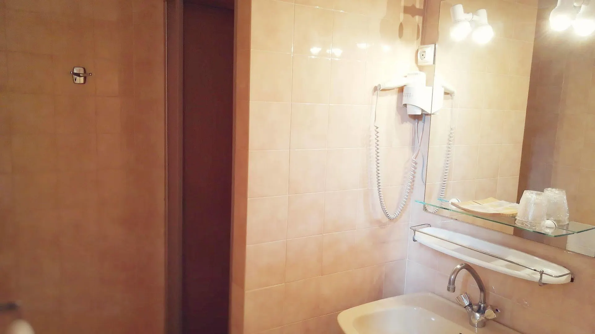 Hotel & Spa Bellevue Bagnères-de-Luchon 2*,  Frankrike